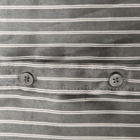 New York & Co gray pinstriped blouse, sz L - Picture 4 of 9